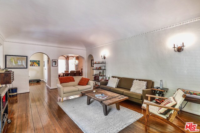 Foto del edificio - 8426 Blackburn Ave