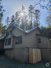 Building Photo - 860 Leavitt Ln