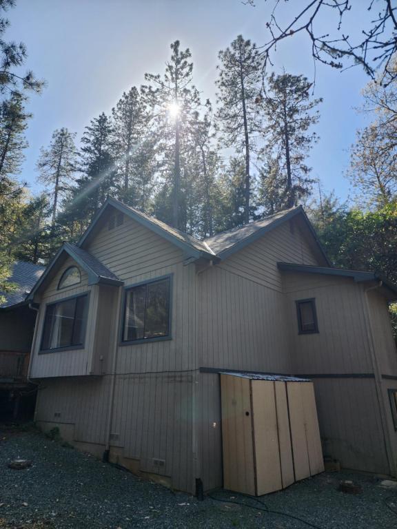 Primary Photo - 860 Leavitt Ln
