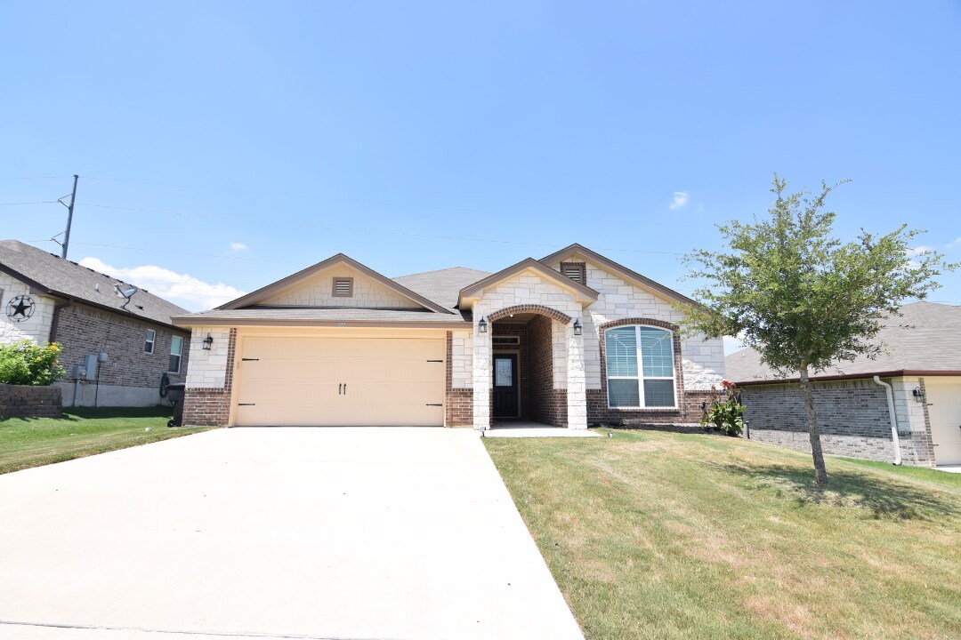 Primary Photo - 902 Ridgeview Dr