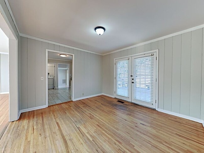 Building Photo - 214 Garrett Dr