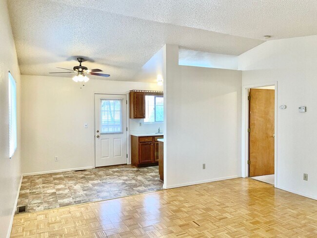 Foto del edificio - Lovely 3 Bedroom in Fountain Valley