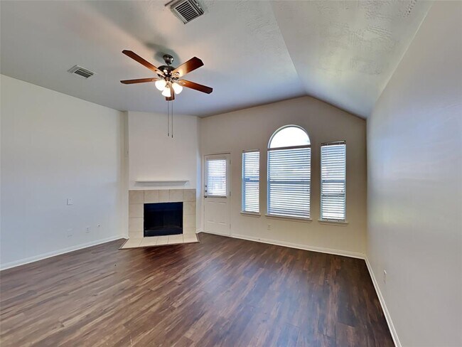 Foto del edificio - 4002 Ashview Ln