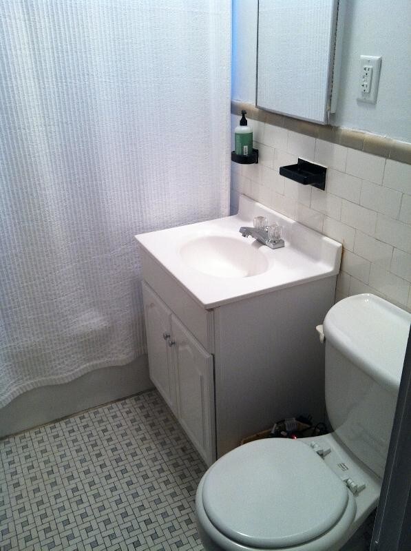 Building Photo - 123 Orchard St