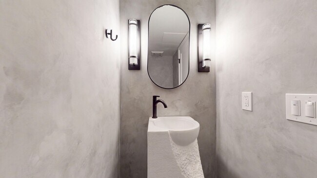Foto del edificio - Gorgeous Fully Remodeled 5 Bedroom Home wi...