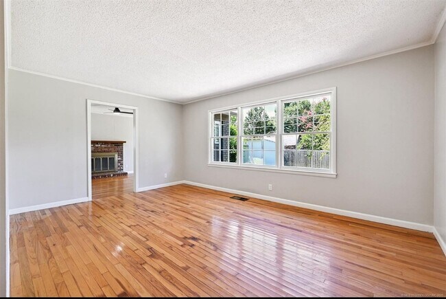 Foto del edificio - 4643 E 59th St
