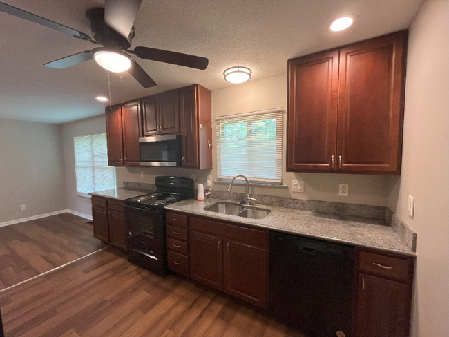 Building Photo - 124 Foxtree Dr