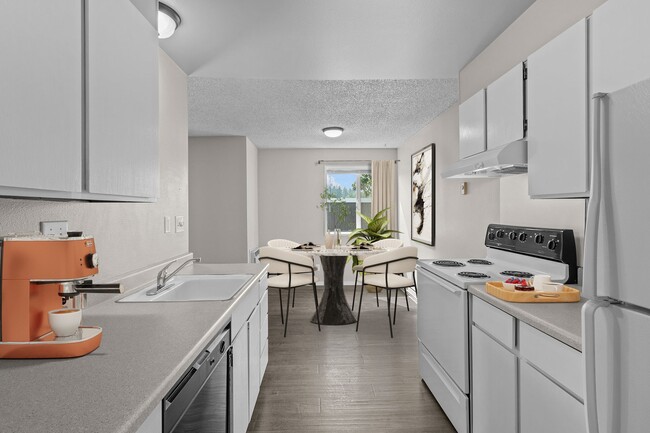 Building Photo - 2 bedroom 1 bath in South Hill area!