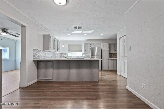Building Photo - 6133 W Tierra Buena Ln