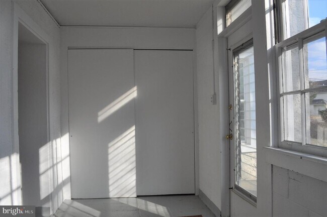 Building Photo - 383 Anderson Rd