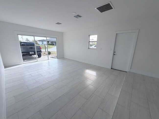 Building Photo - SECTION 8!!! 3/2 pool home with 2 BONUS ROOMS AVAILABLE 09/01/2026