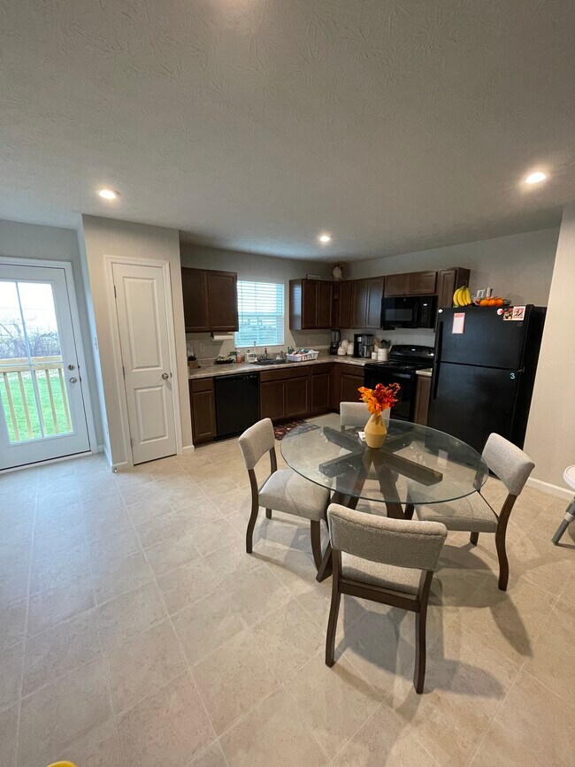 Foto del edificio - 1236 Sir Sidney Ct