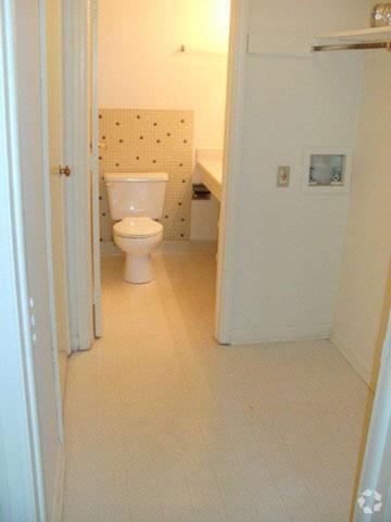 Baño - Yorktown Colony Apartments
