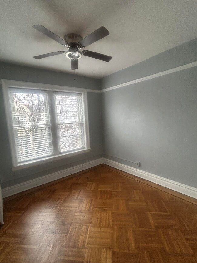 Building Photo - 173 W 48th St