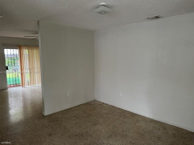 Foto del edificio - 3 br, 2 bath House - 1720 NW 5th St