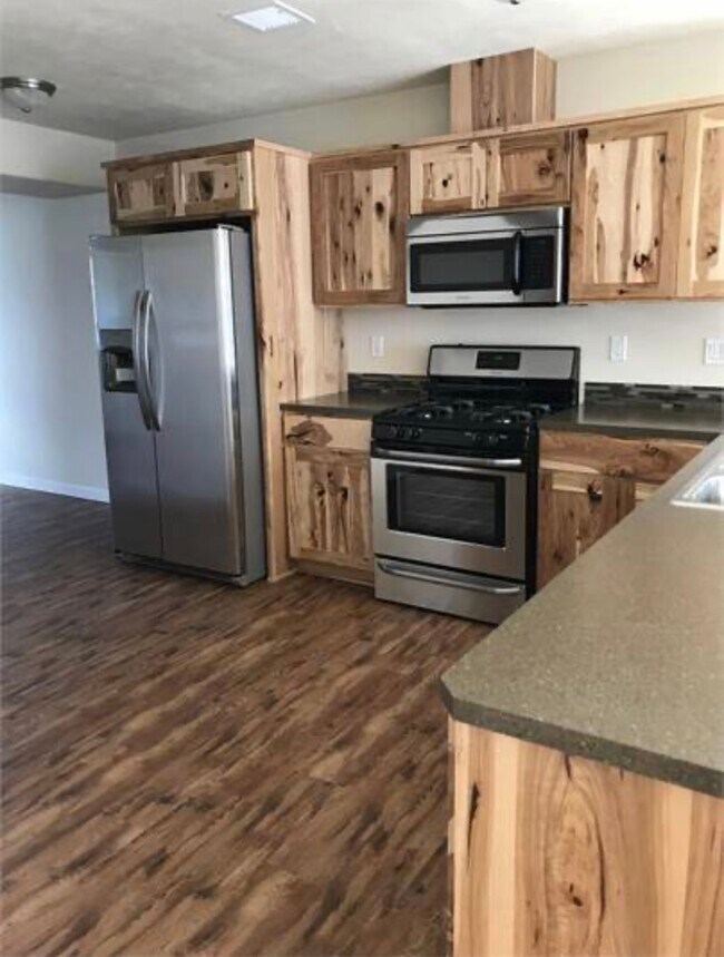 Building Photo - 1122 Hourglass Ln