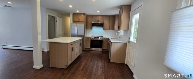 Building Photo - 63 Plumtree Ln