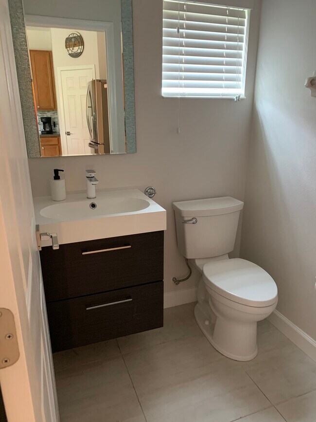 Building Photo - 1338 Grantham Dr