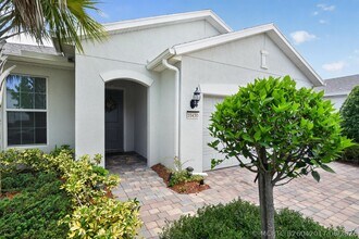 Building Photo - 10430 SW Captiva Dr