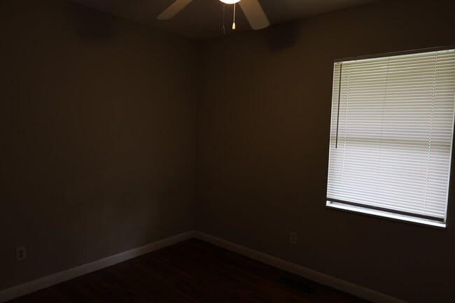 Building Photo - 104 Catherine Ave