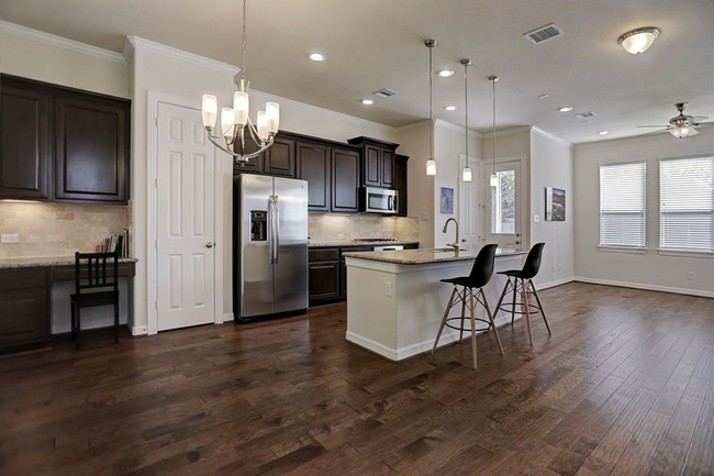 Building Photo - 10022 Spring Shadows Park Cir