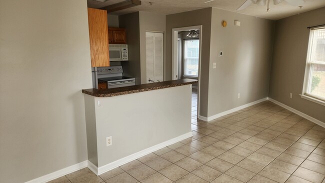 Building Photo - Condo