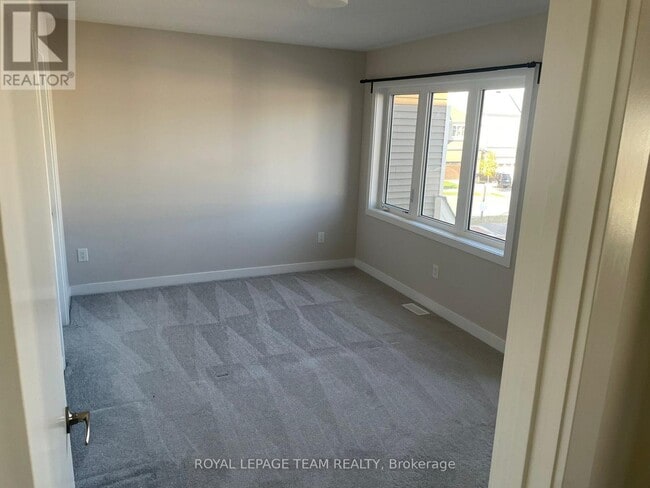 Building Photo - 724 Eminence St