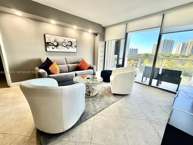 Building Photo - 3701 N Country Club Dr