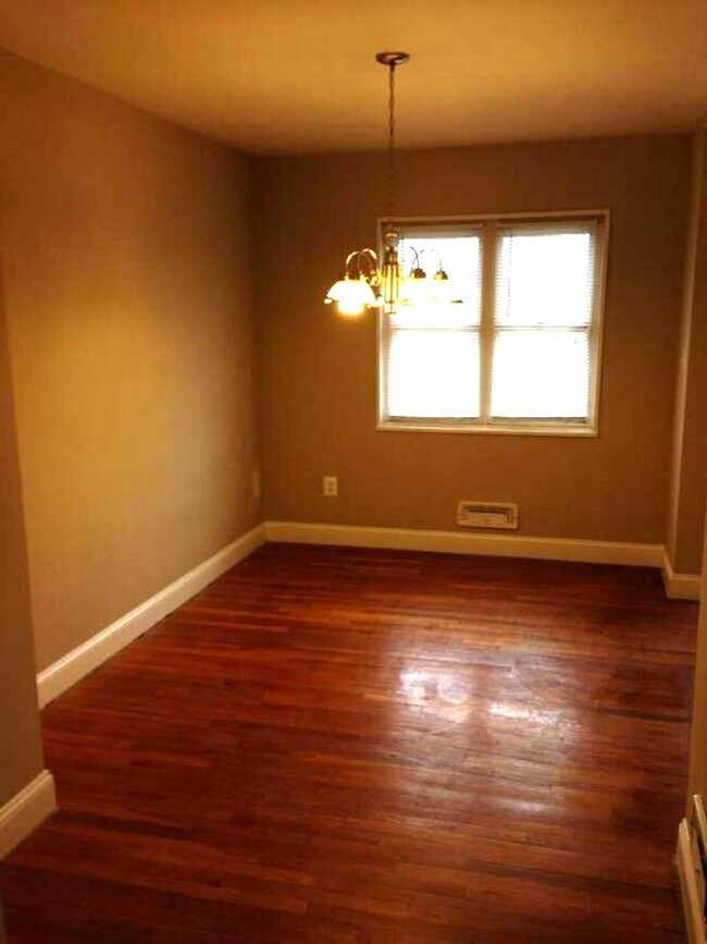 Building Photo - 3214 Wallford Dr