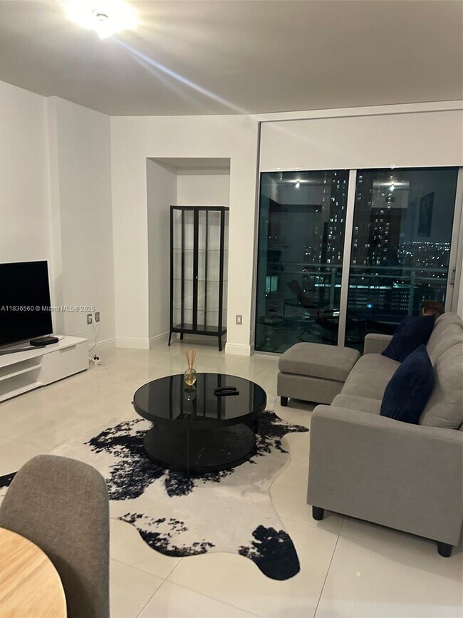 Foto del edificio - 350 S Miami Ave