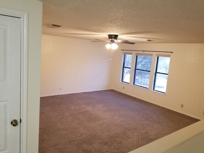 Foto del edificio - 9402 Moonlit Glade Rd