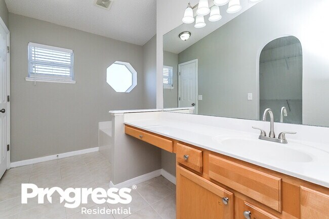 Building Photo - 12937 Lake Vista Dr