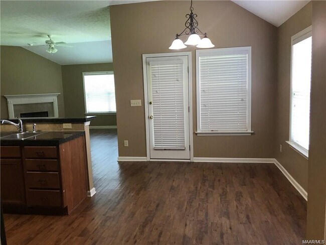 Foto del edificio - 3912 Claiborne Cir