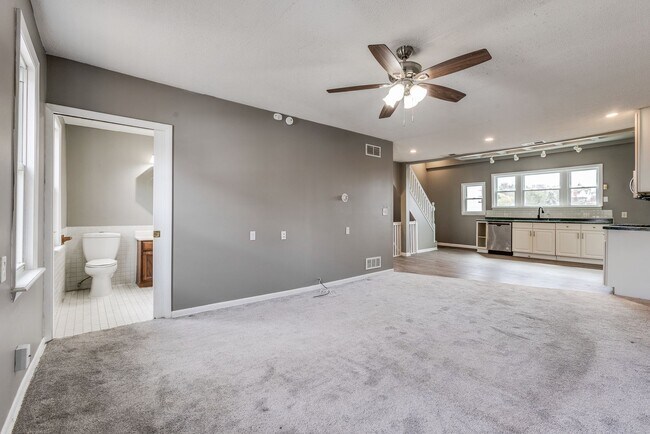 Foto del edificio - 708 E Warrington Ave