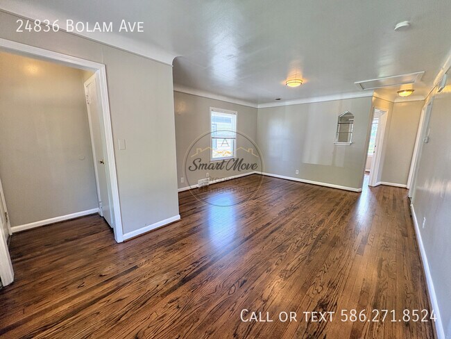 Foto del edificio - 24836 Bolam Ave