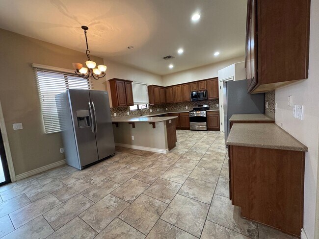 Foto del edificio - 4BR/3BA/2.5CG, 2534 sq.ft. rental with DEN in Sierra Vista, AZ