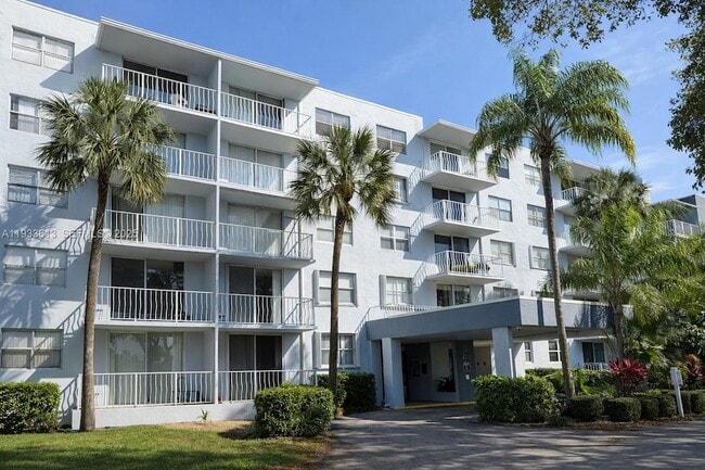 Photo - 470 Executive Center Dr Apartment