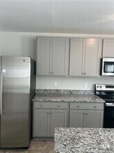 Building Photo - 822 Tori Dr