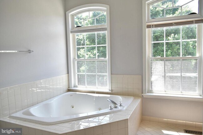 Foto del edificio - 20387 Fallsway Terrace