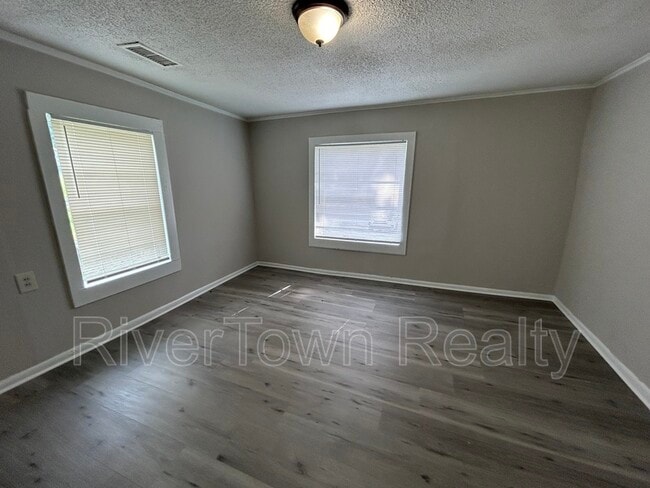 Building Photo - 2725 Beechmont St