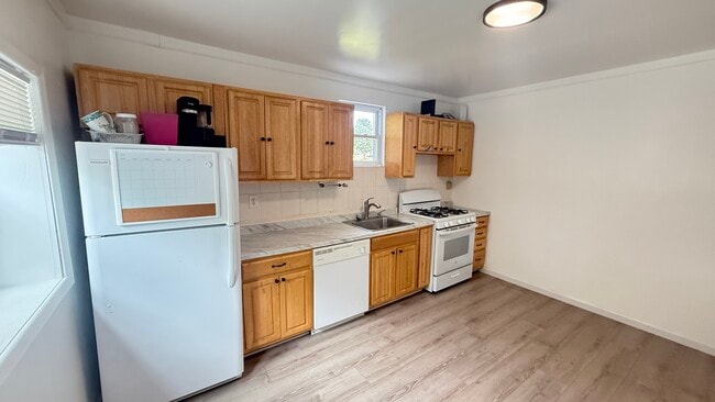 Building Photo - 9129 Newkirk Ave
