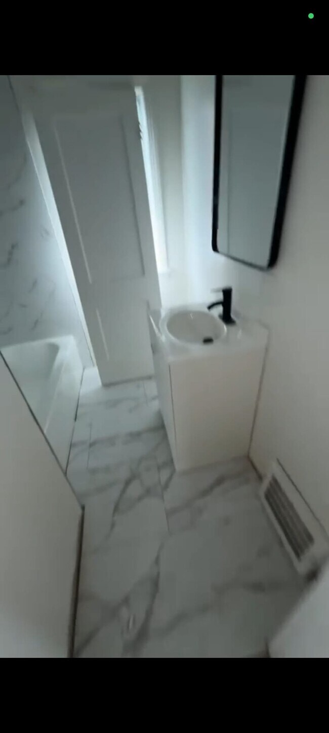 Foto del edificio - 4346 Rockland Dr