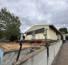 Building Photo - 1080 Halsey St