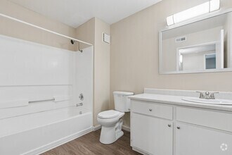 1BR, 1BA - 641SF - Bathroom - Sunset Ridge Apartments