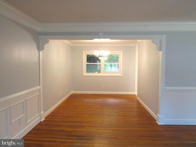 Building Photo - 5515 Helmont Dr