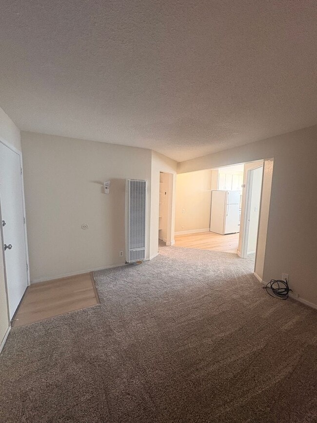 Building Photo - 1st floor 1 bedroom 1 bath apartment w/ assigned parking!