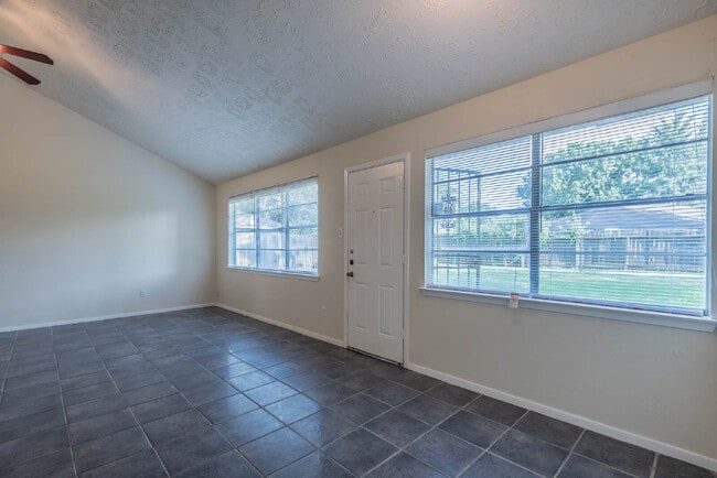 Foto del edificio - 8314 Poplar Ridge Ln