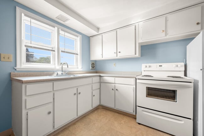 Building Photo - 35 Deerfield Ct