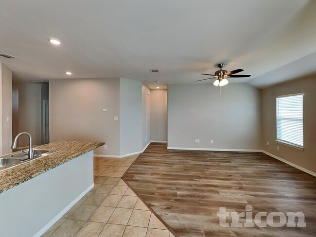 Foto del edificio - 324 Foxhunter St
