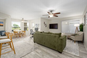 Building Photo - 4850 E Desert Cove Ave